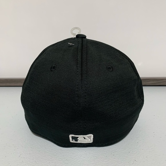 Chicago White Sox New Era Black 2023 Clubhouse 39THIRTY Flex Fit Hat-New - Picture 3 of 9